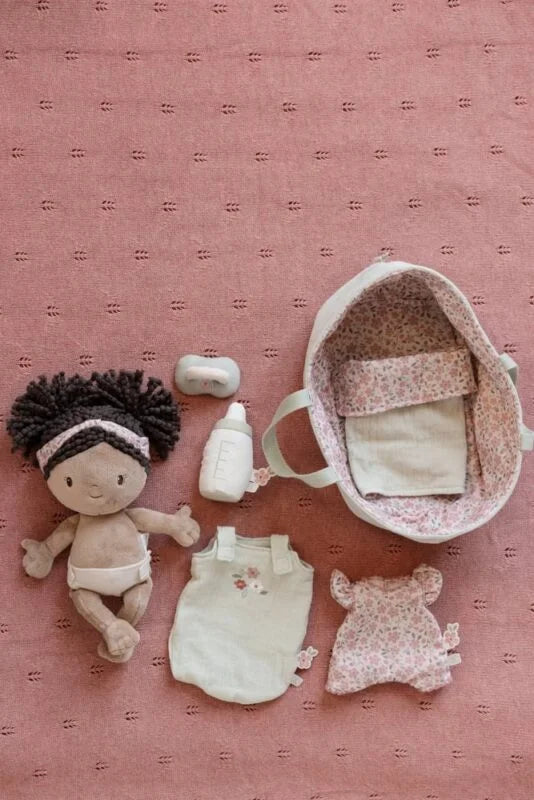 Boneca Bebé Evi com Alcofa