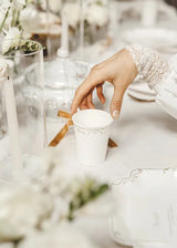 Copos Brancos com Ornamentos