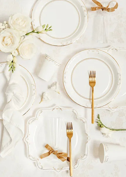 Pratos Brancos com Ornamentos