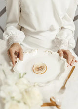 Pratos Brancos com Ornamentos