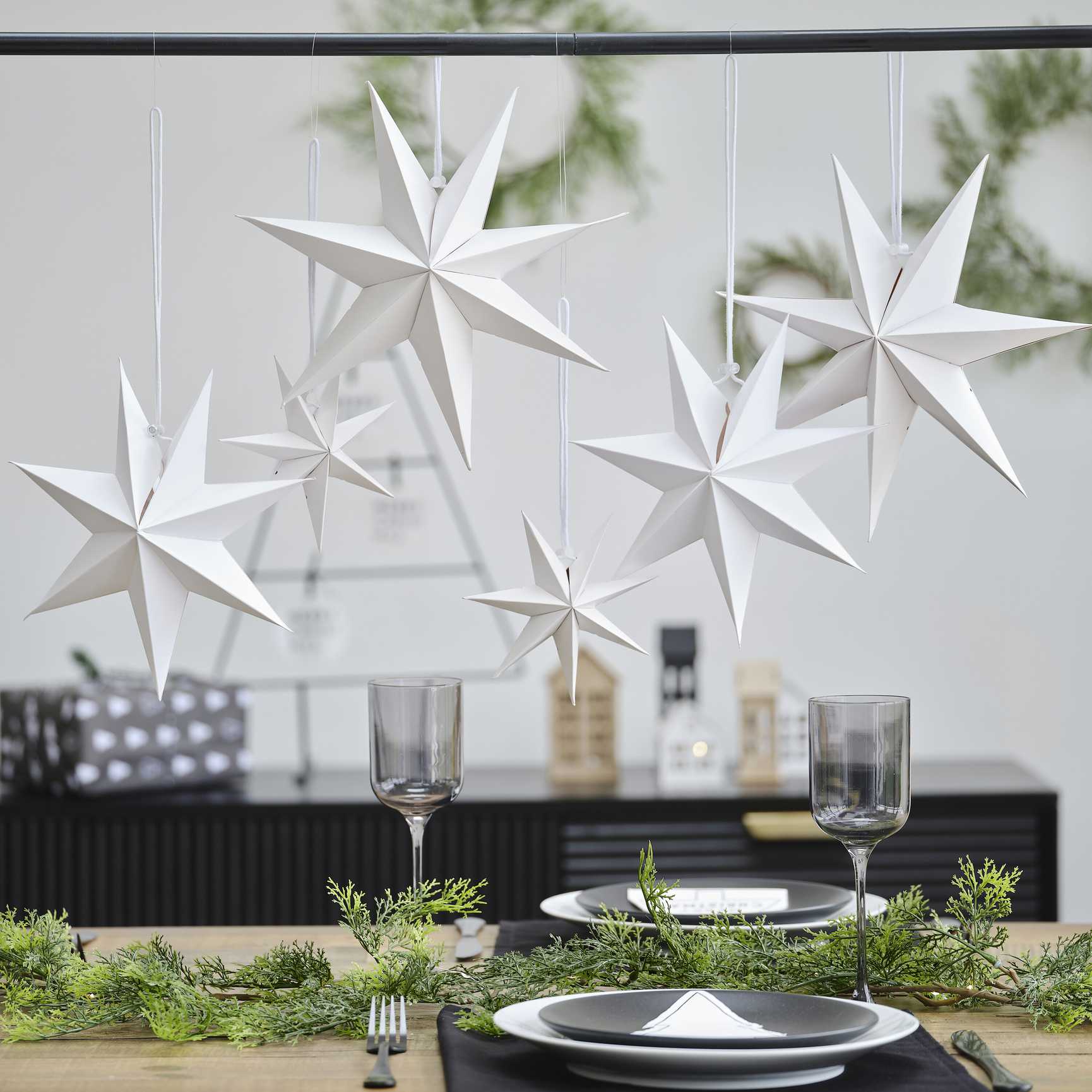 Estrelas de Papel Branco Suspensas